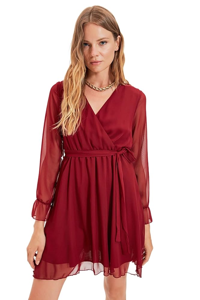 TRENDYOL Damen Midi Kleid mit Rüschensaum und figurbetontem Schnitt