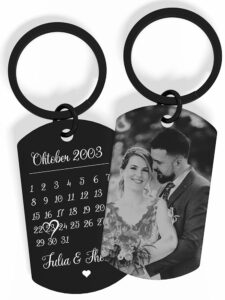 Personalisierter Schlüsselanhänger aus Edelstahl mit Schwarz/Weiß-Bild und Datum – Ideal als Valentinstagsgeschenk für ihn und sie – Partnergeschenke – Individuelle Geschenke
